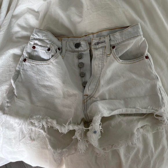 Levi’s 501 Distressed White Jean Shorts - Picture 4 of 4